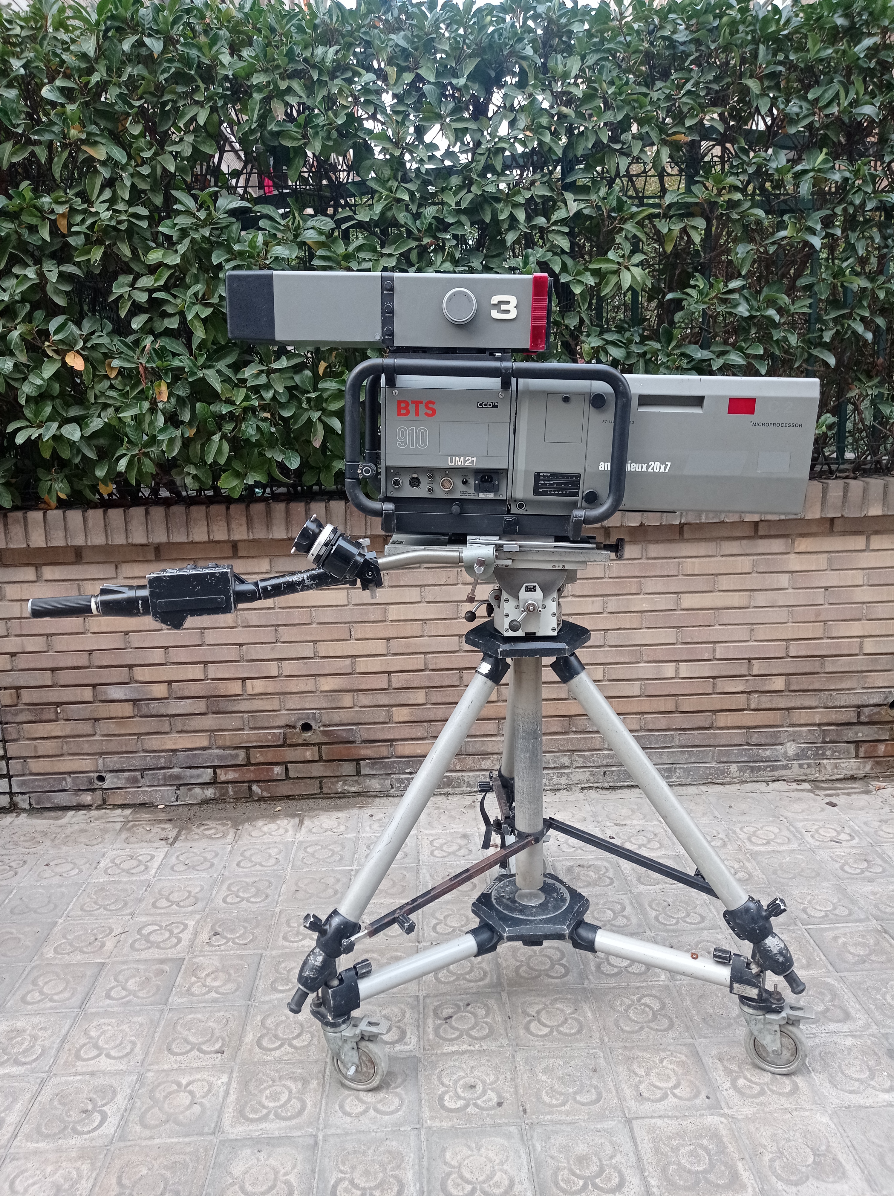 camara tv brodcasting video ruedas plastico metal (250eu) 2u.